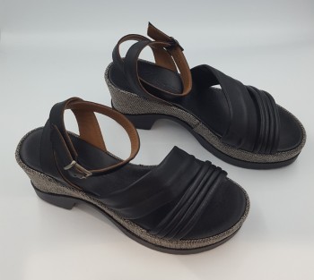 Sandales compensées noires femme
