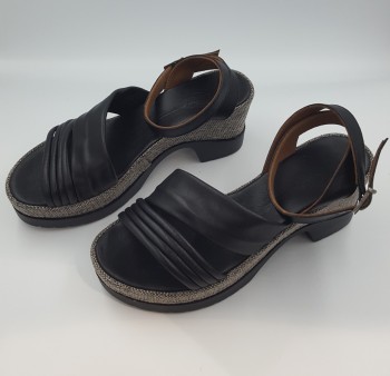 Sandales compensées noires femme