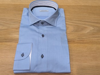 Chemise homme bleu clair cintrée