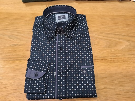 Chemise homme bleu marine à motifs verts Chemise homme bleu marine à motifs verts