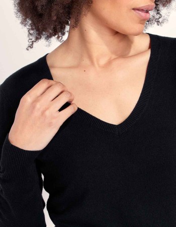 Pull femme noir encolure V