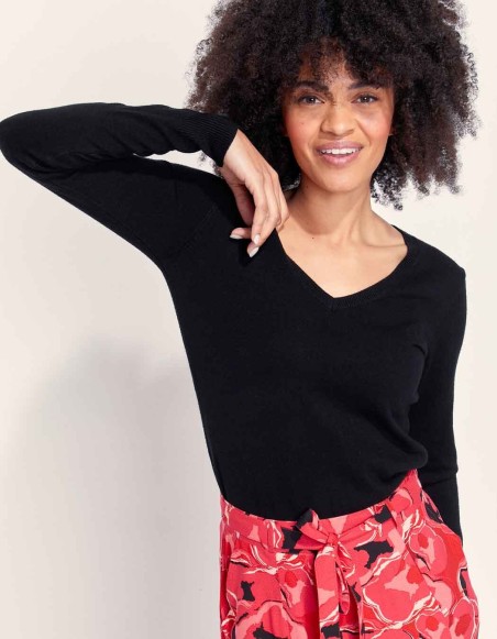 Pull femme noir encolure V