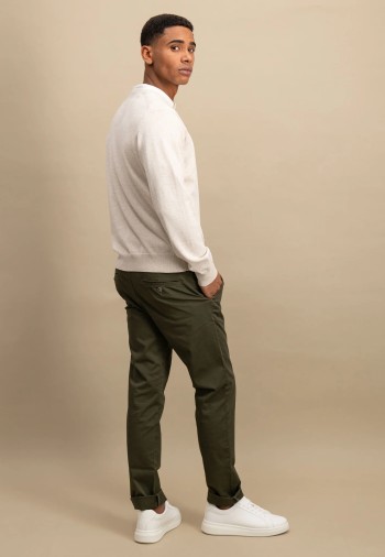 Dos du pull écru col V homme coton de Fynch Hatton