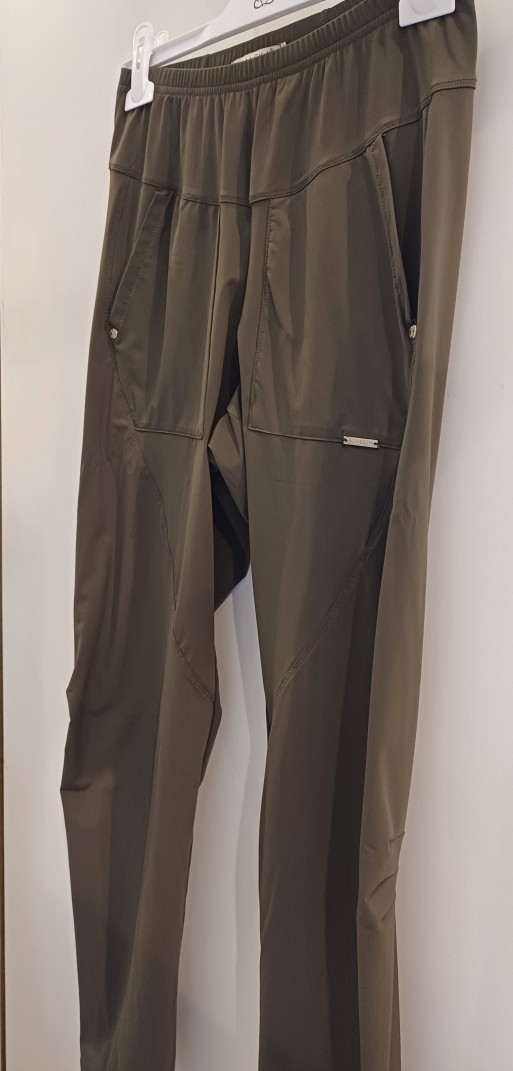 Pantalon 7/8ième femme kaki jersey technique KOSSIE de Maloka Pantalon 7/8ième femme kaki jersey technique KOSSIE de Maloka