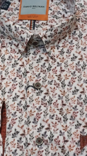 Col classique de la chemise imprimée