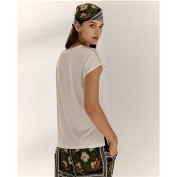 Dos blanc du tee-shirt