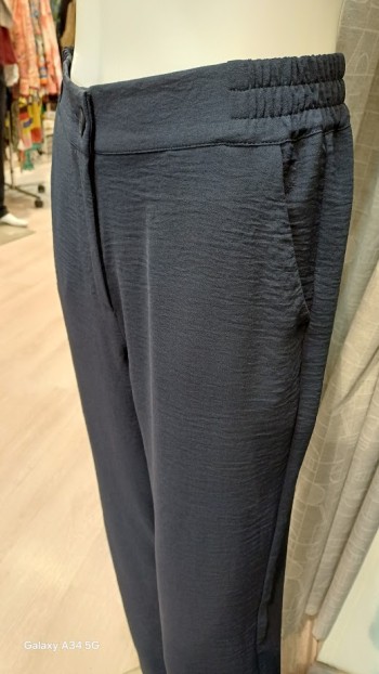 Poche de biais et ceinture élastiquée au dos