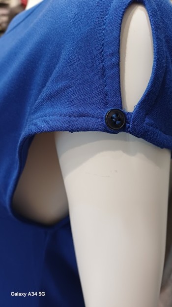 Manches courtes avec fente