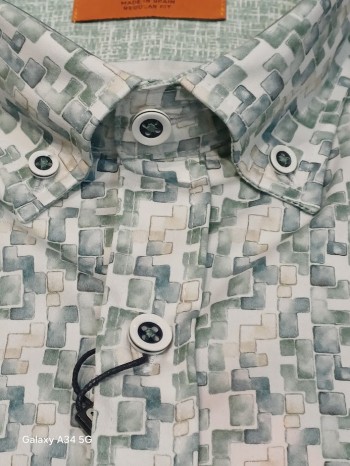 Col pointes boutonnées