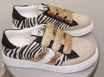 Sneakers zébrées avec scratchs dorés